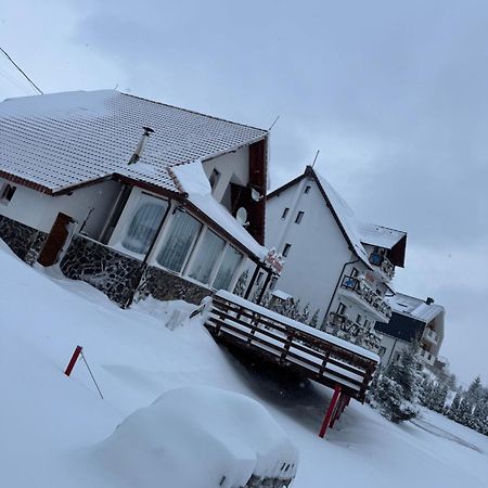 Red Family Apartments Пэлтиниш Экстерьер фото